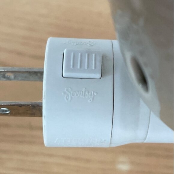 Scentsy Sand Dollar Ceramic Plug-In Wax Warmer Night Light Beach Decor Retired - Picture 5 of 7